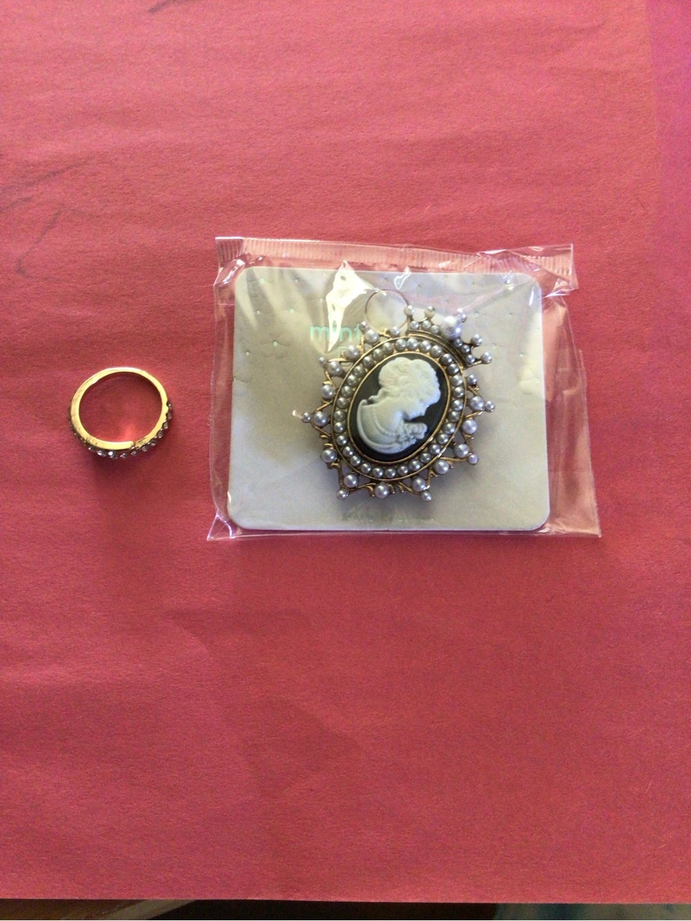 Source Unknown Black and White Cameo Brooch with Gold Tone and Pearled Accents